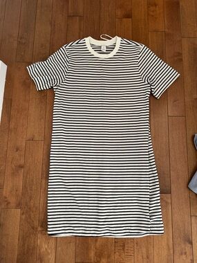 H&M nursing tops and dress bundle